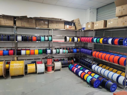 สายไฟเบอร์ออปติก LSZH สีเหลือง 1 คอนดักเตอร์ เพื่อการเชื่อมต่อที่วางใจได้และสม่ำเสมอ